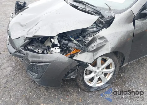 2011 Mazda Mazda3 I Touring z USA, uszkodzony, nr VIN JM1BL1VF2B1375632